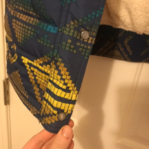 Sherpa lined colorful vest with brown leather trim - Picture 5 of 5